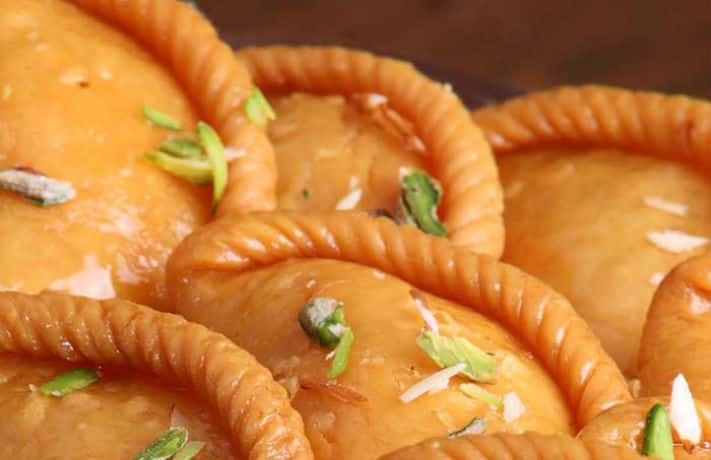 Kajjikayalu Semolina Gujiya Recipe